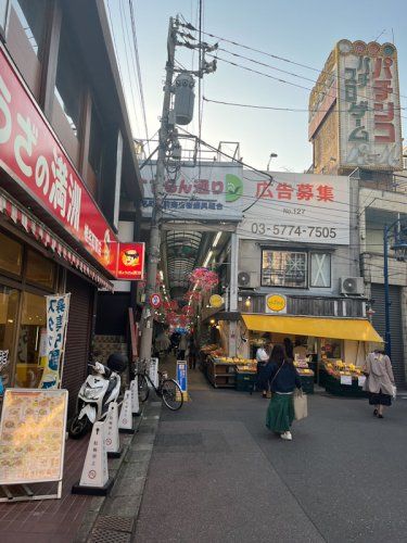 近くの椎名町駅前すずらん通り商店会まで602m(徒歩8分)