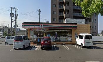 近くのセブンイレブン 倉敷商業高校西店まで572m(徒歩8分)