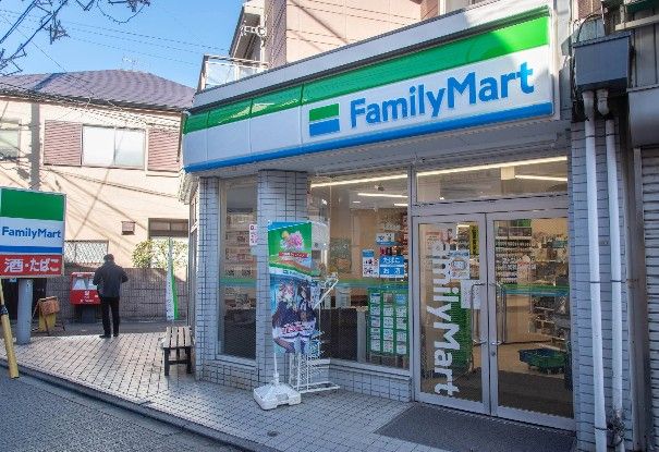 近くのファミリーマート 荻窪教会通り店まで137m(徒歩2分)