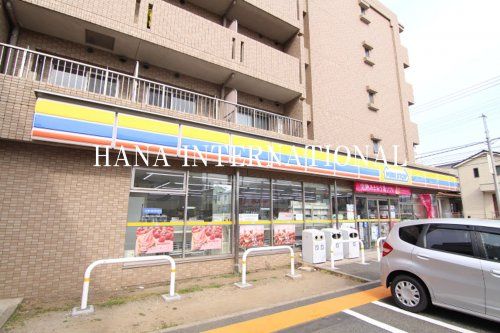 近くのミニストップ 市川田尻3丁目店まで115m（徒歩2分）
