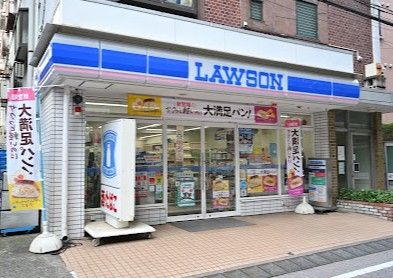 近くのローソン 三鷹下連雀三丁目店まで477m（徒歩6分）