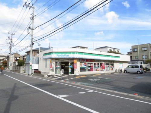 近くのファミリーマート 市川欠真間店まで368m（徒歩5分）