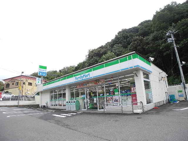 近くのファミリーマート 長崎かき道店まで373m（徒歩5分）