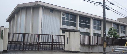 近くの大阪市立大桐中学校まで449m（徒歩6分）