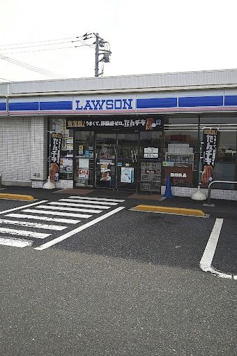 近くのコンビニまで908m（徒歩12分）