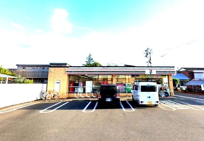 近くのコンビニまで1,808m（徒歩23分）