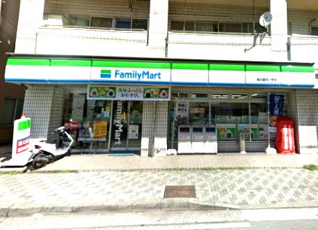 近くのファミリーマート鶴見潮田四丁目まで516m（徒歩7分）