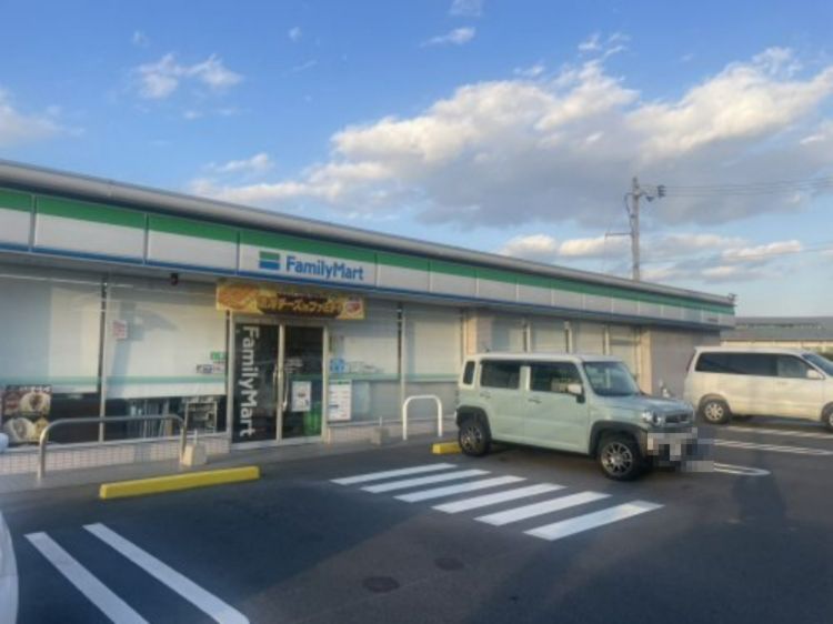 近くのファミリーマート 東温市役所前店まで2,116m(徒歩27分)
