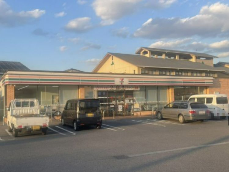 近くのセブンイレブン 東温市役所前店まで2,382m(徒歩30分)
