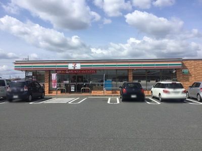 近くのセブンイレブン 伊勢崎東小保方町店まで550m（徒歩7分）