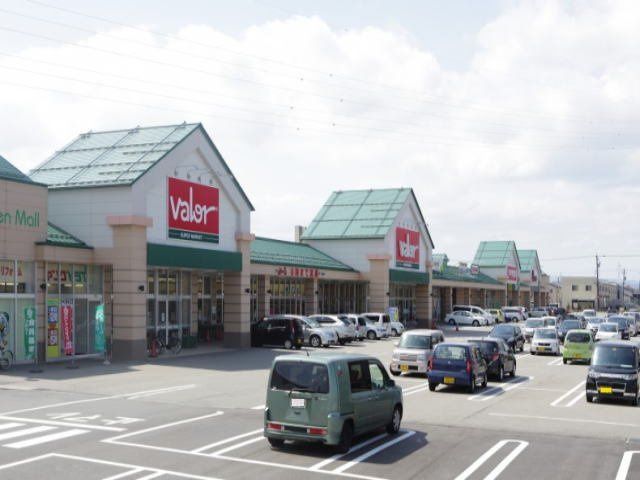 近くのバロー 中曽根店まで24m（徒歩1分）