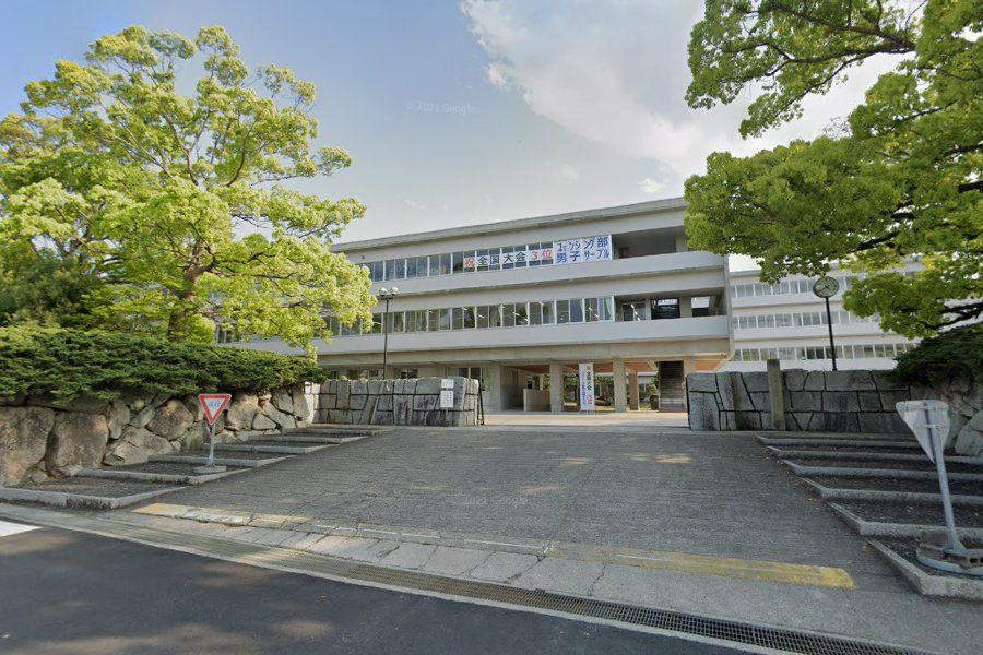 近くの三本松高等学校まで3,875m(徒歩49分)