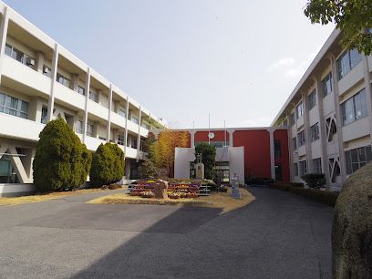 近くの高松市立庵治小学校まで269m（徒歩4分）