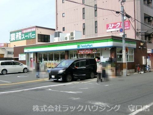 近くのファミリーマート 赤川三丁目店まで562m（徒歩8分）