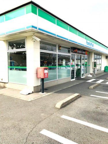 近くのファミリーマート 日野屋伊勢崎南店まで631m(徒歩8分)