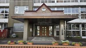 近くの目黒区立目黒西中学校まで408m（徒歩6分）