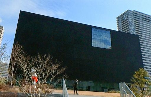 近くの大阪中之島美術館まで652m（徒歩9分）