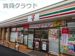 近くのコンビニまで701m（徒歩9分）