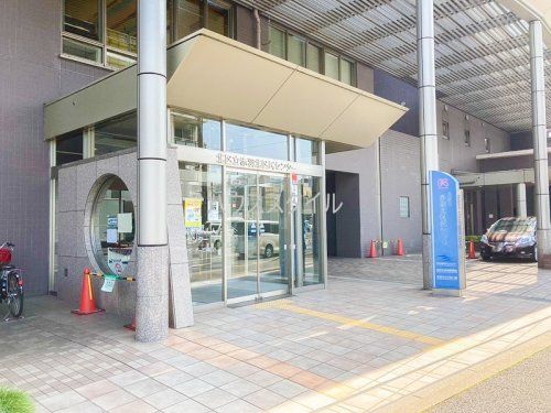 近くの赤羽北区民センター(赤羽北ふれあい館)まで913m（徒歩12分）