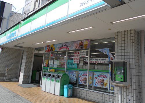 近くのファミリーマート横須賀米が浜店まで100m（徒歩2分）