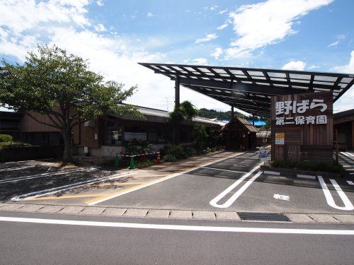 近くの野ばら第二保育園まで447m（徒歩6分）