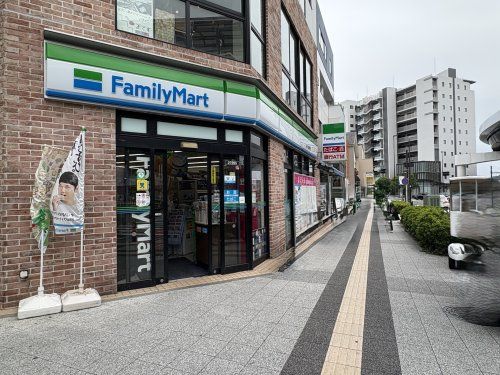 近くのファミリーマート 金沢八景駅前店まで46m(徒歩1分)