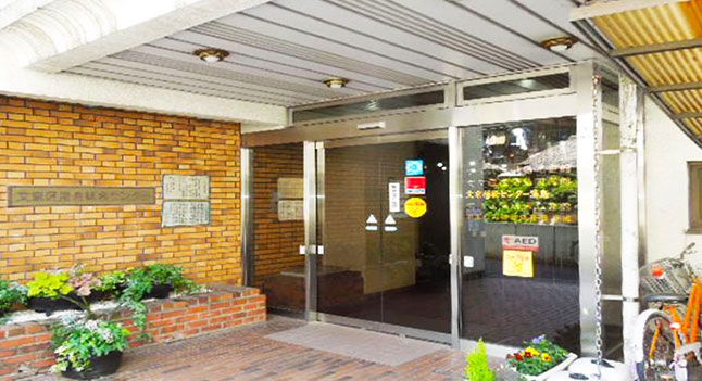 近くの文京区役所 福祉部 文京福祉センター 湯島分館まで378m(徒歩5分)