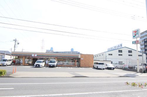 近くのセブンイレブン足立江北橋東店まで867m(徒歩11分)