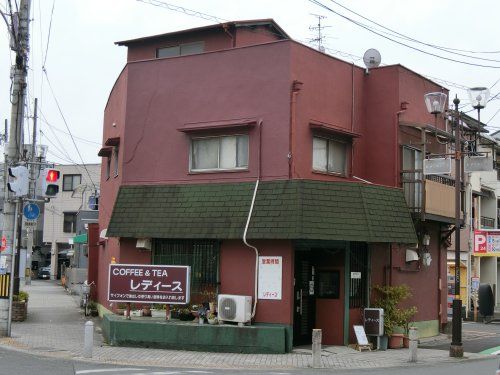 近くのレディースまで104m（徒歩2分）