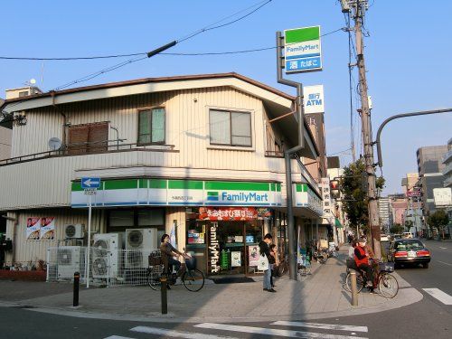 近くのファミリーマート 今福西四丁目店まで400m(徒歩5分)