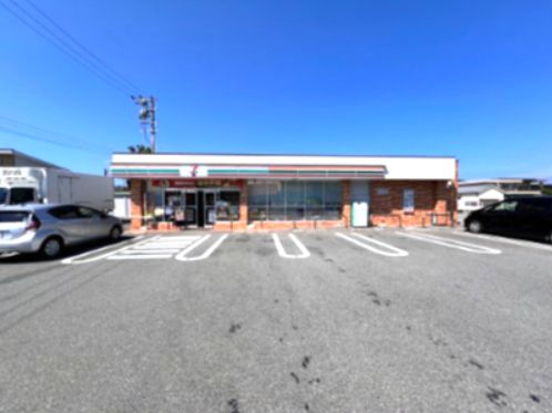 近くのセブンイレブン 徳島金沢1丁目店まで547m（徒歩7分）