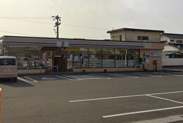 近くのセブンイレブン 日向曽根町4丁目店まで900m(徒歩12分)