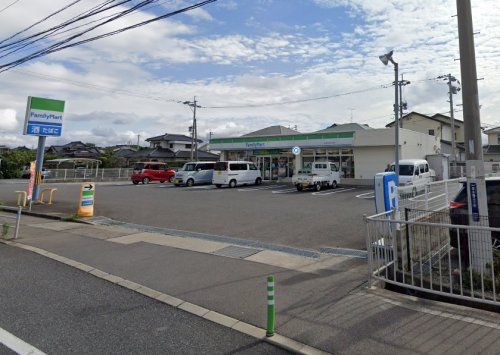 近くのファミリーマート大村宮小路三丁目店まで901m（徒歩12分）