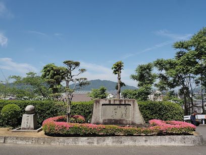 近くの松崎小学校まで1,805m（徒歩23分）