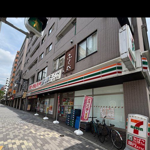 近くのセブンイレブン 神戸備後町3丁目店まで523m(徒歩7分)