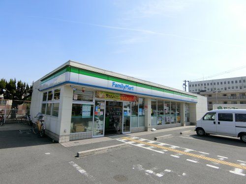 近くのファミリーマート 寝屋川下木田店まで750m（徒歩10分）