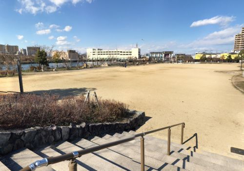 近くの蕪村公園まで634m（徒歩8分）