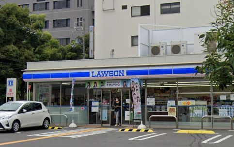 近くのローソン 新町四丁目店まで183m（徒歩3分）