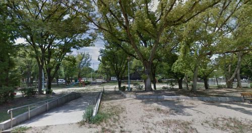 近くの生玉公園まで495m（徒歩7分）