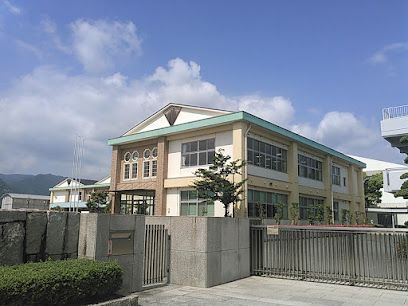 近くの引田小学校まで1,282m（徒歩17分）