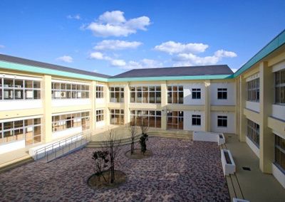 近くの引田中学校まで1,282m（徒歩17分）