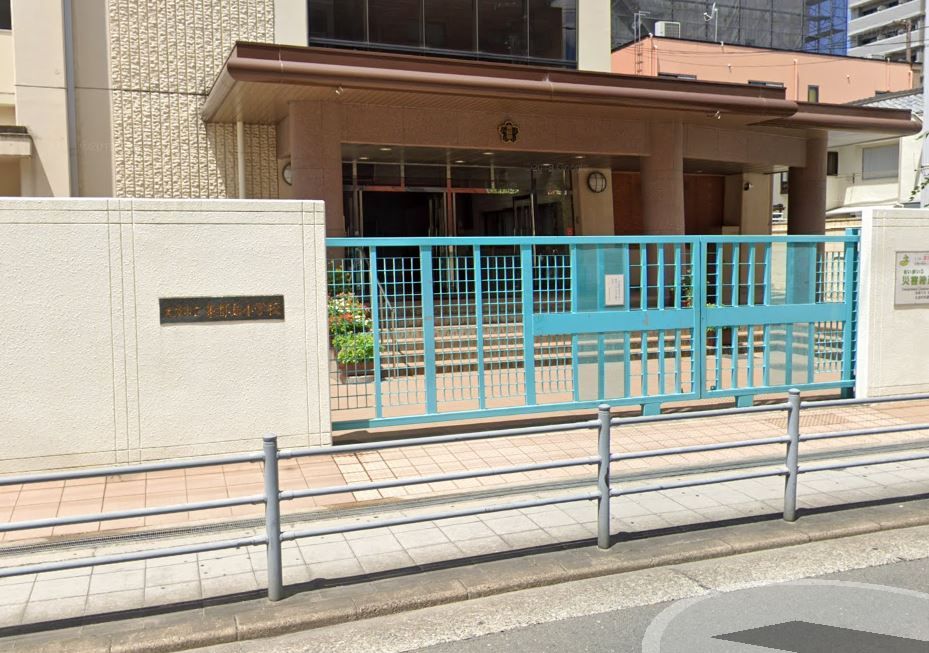 近くの大阪市立東都島小学校まで429m(徒歩6分)