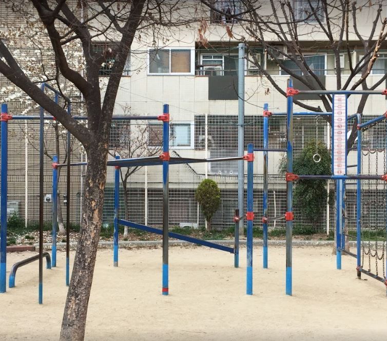 近くの道仁公園まで576m（徒歩8分）