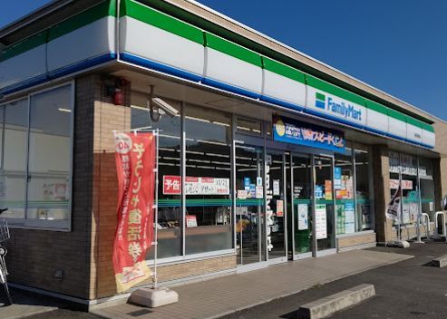 近くのファミリーマート 総社岡谷店まで837m（徒歩11分）