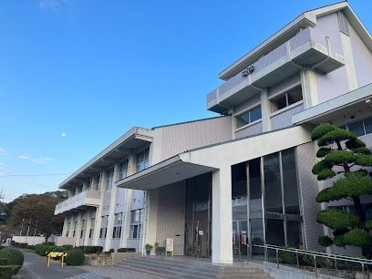 近くの仁尾小学校まで1,127m（徒歩15分）