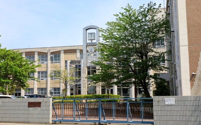 近くの名古屋市立植田南小学校まで581m（徒歩8分）