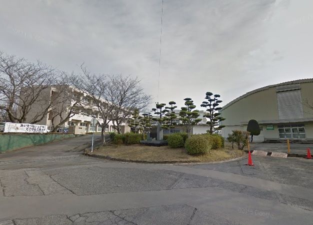 近くの諫早市立西諫早小学校まで703m(徒歩9分)