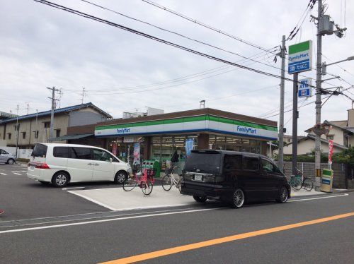 近くのファミリーマート門真宮前町店まで414m(徒歩6分)