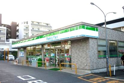 近くのファミリーマート横浜片倉一丁目店まで1,121m(徒歩15分)