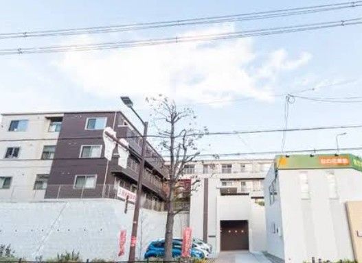 近くのロイヤルホーム 柴原駅前まで239m（徒歩3分）